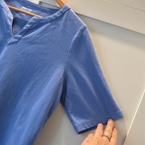 Lands' End periwinkle jersey knit v-neck t-shirt size Medium - Picture 4 of 7
